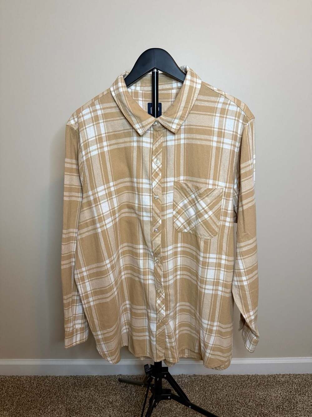 ☀️Gap women's XXL Tan and White Plaid FlannelLong Sleeve Button Down Shirt